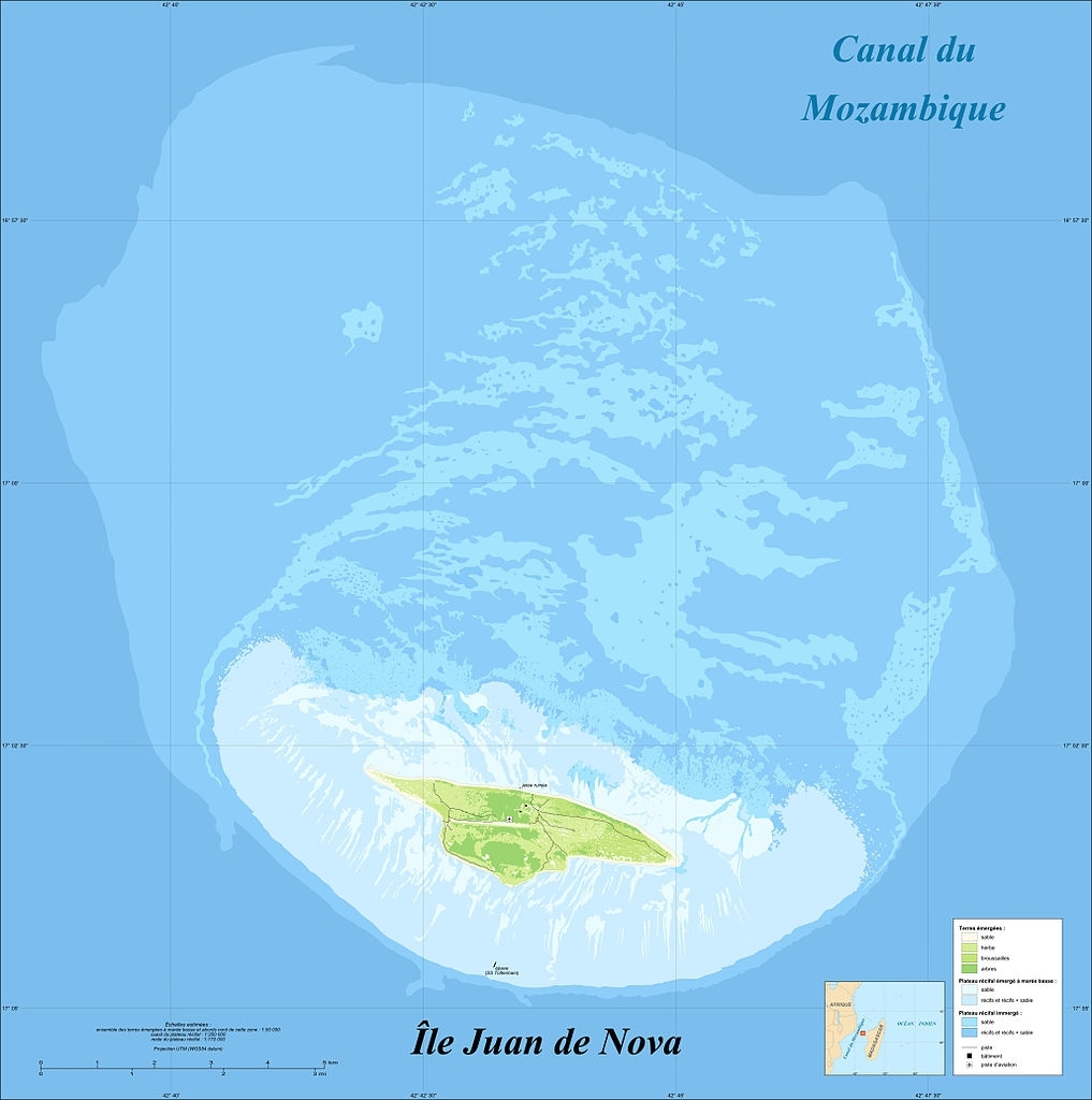 1017px-juan-de-nova-island-and-reef-land-cover-map-fr.jpg