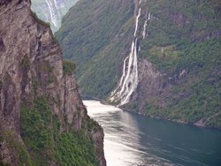 250px-Geirangerfjord Wasserfaelle.jpg