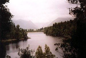 300px-Aa0414 lake matheson.jpg