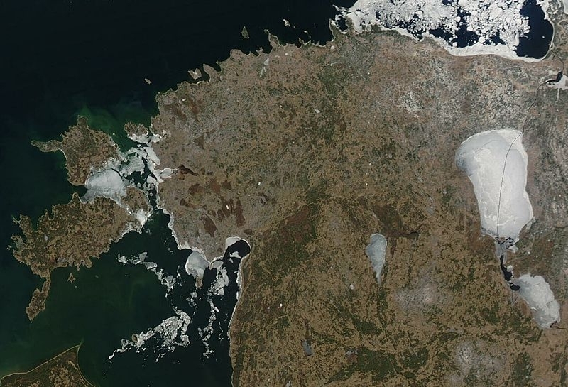 800px-satellite-image-of-estonia-in-april-2004.jpg