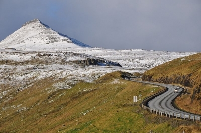 800px-faroe-islands--eysturoy--road-from-skipanes-to-sy--rug--ta.jpg