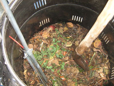 1280px-composting-in-the-escuela-barreales.jpg