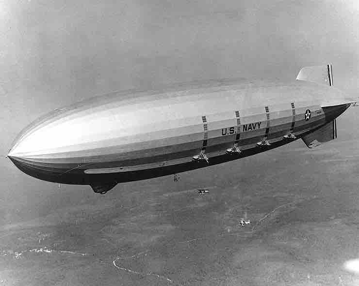 Helium airship