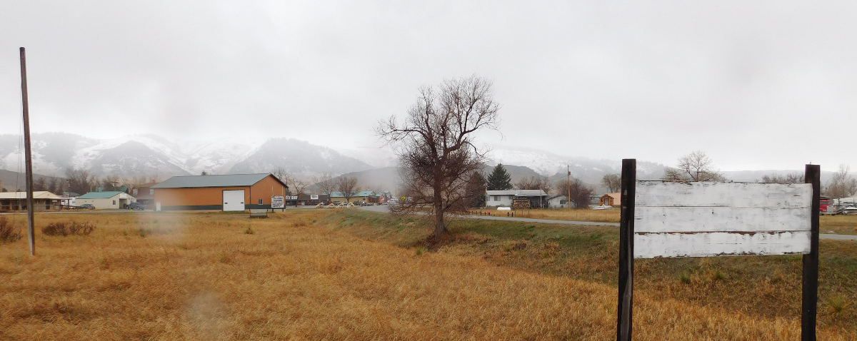 Picture of a farm with mountains in the background.